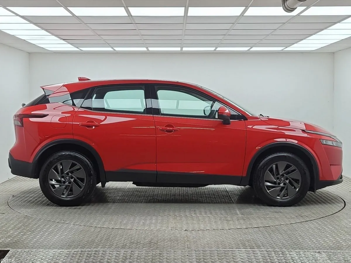 Nissan Qashqai MPV, Petrol, 2025, Red