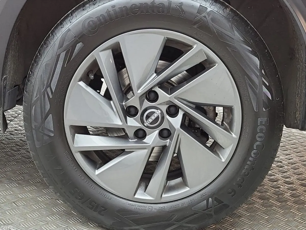Nissan Qashqai MPV, Petrol, 2025, Red