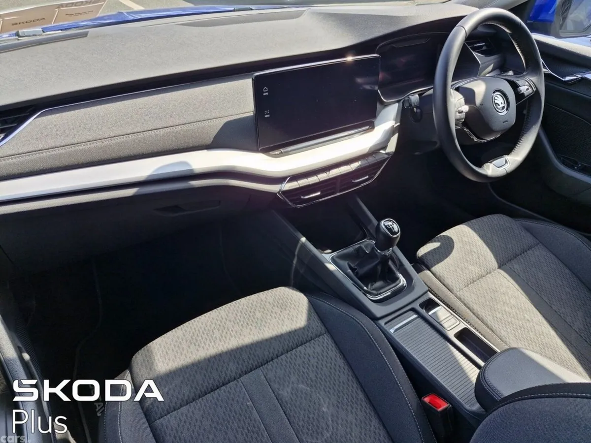 Skoda Octavia Saloon, Petrol, 2023, Blue