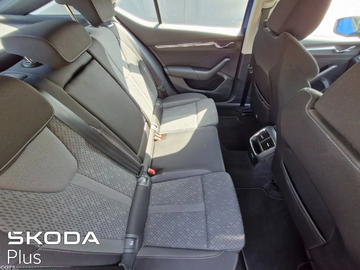 Skoda Octavia Saloon, Petrol, 2023, Blue