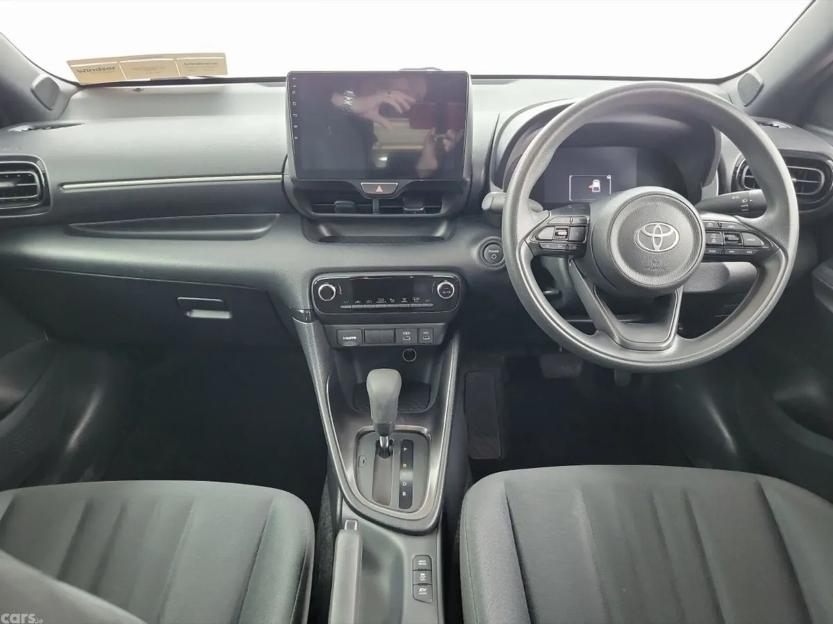Toyota Yaris Hatchback, Petrol Hybrid, 2024, White