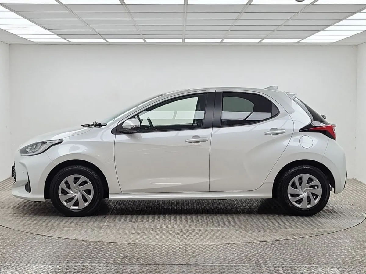 Toyota Yaris Hatchback, Petrol Hybrid, 2024, White