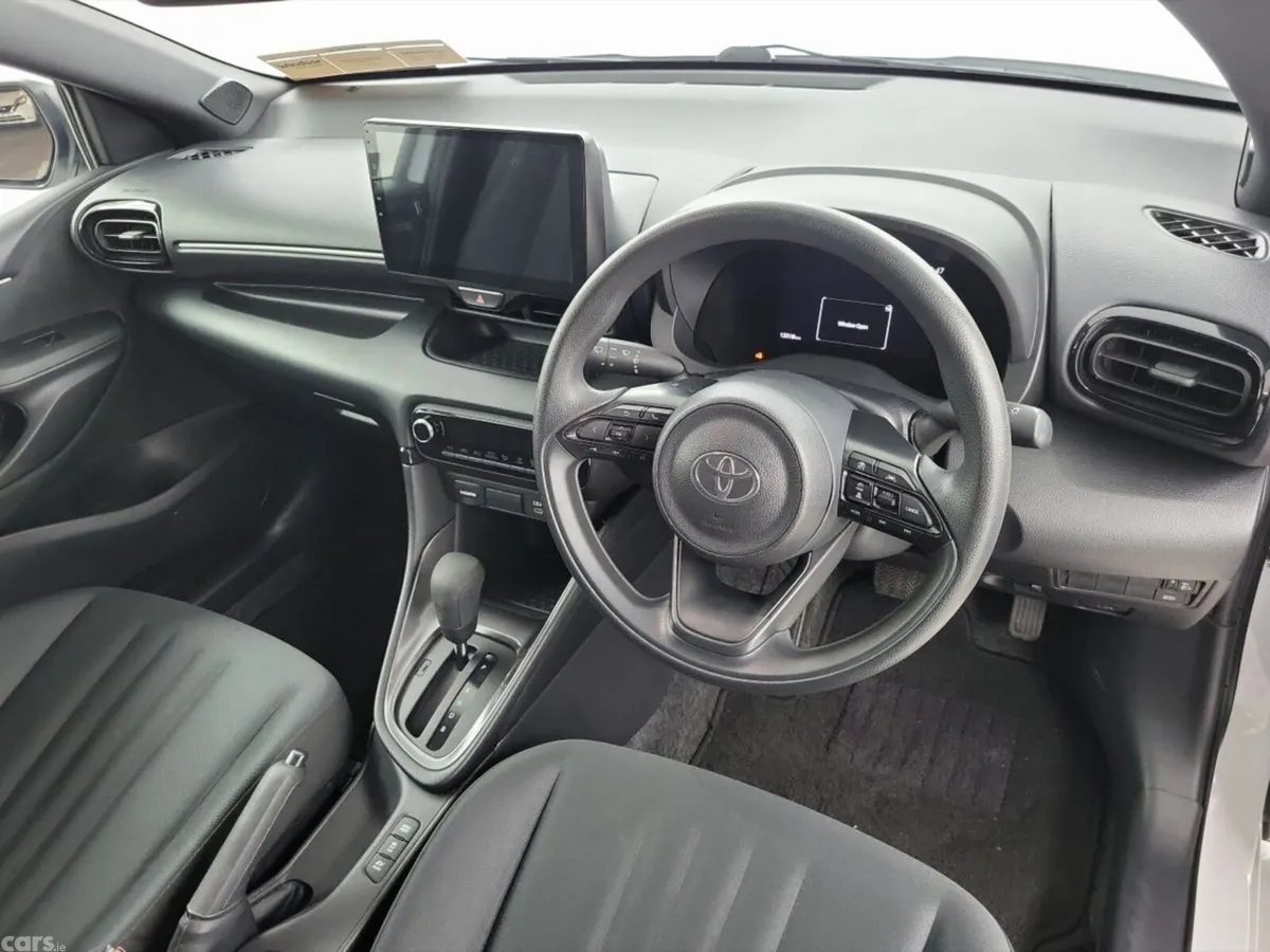 Toyota Yaris Hatchback, Petrol Hybrid, 2024, White