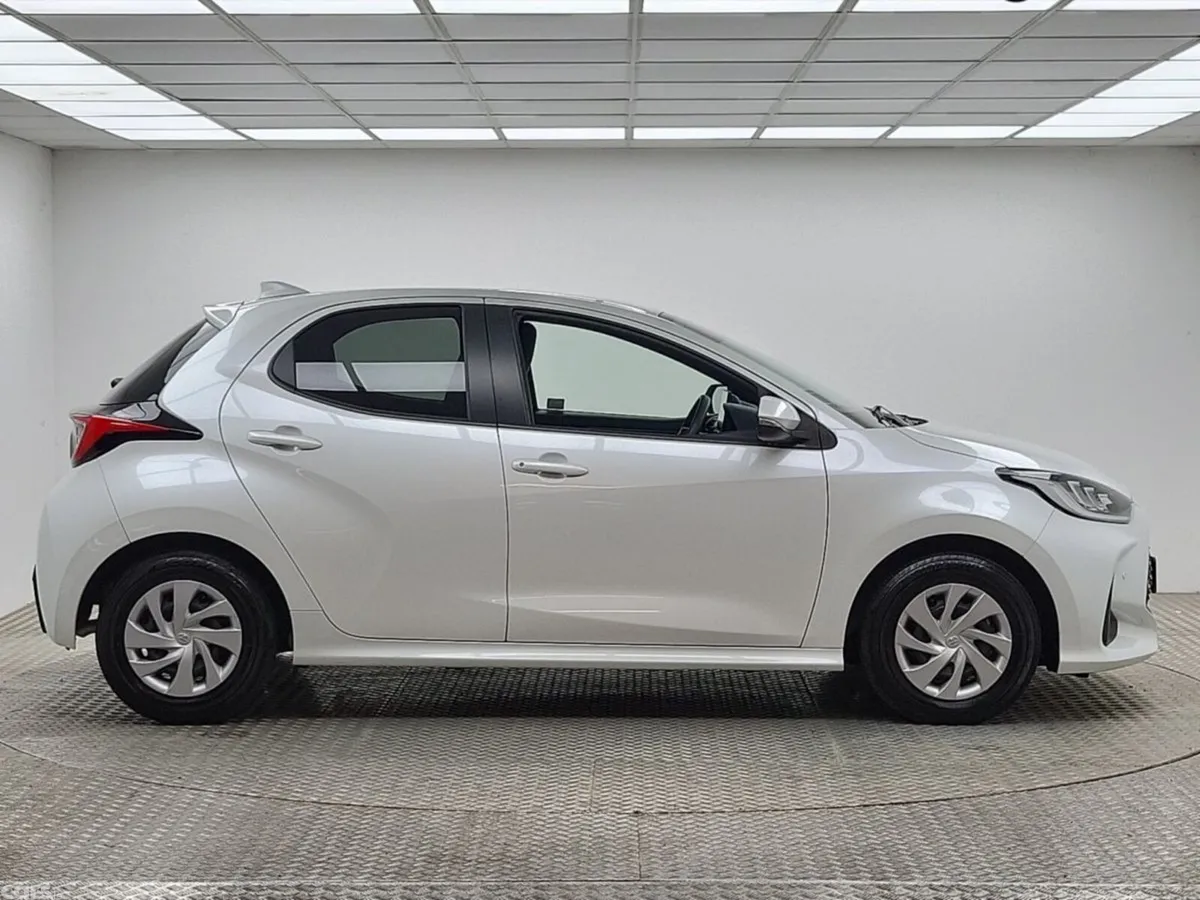 Toyota Yaris Hatchback, Petrol Hybrid, 2024, White