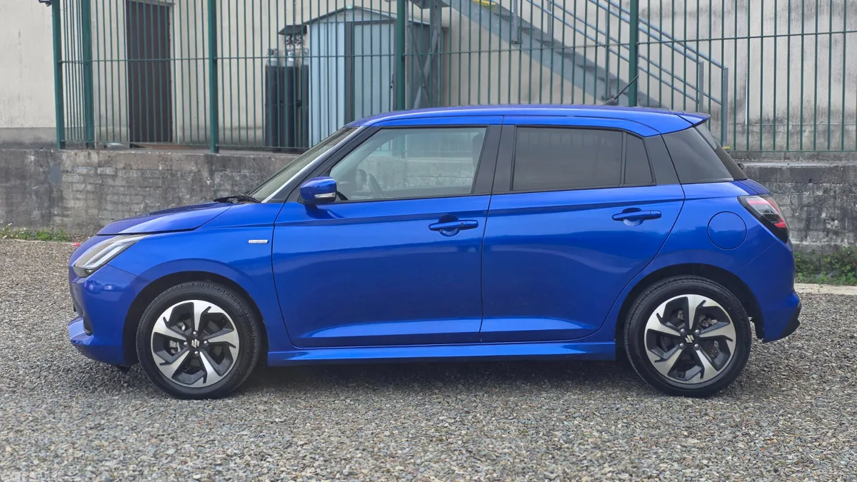 Suzuki Swift Hatchback, Petrol Hybrid, 2024, Blue