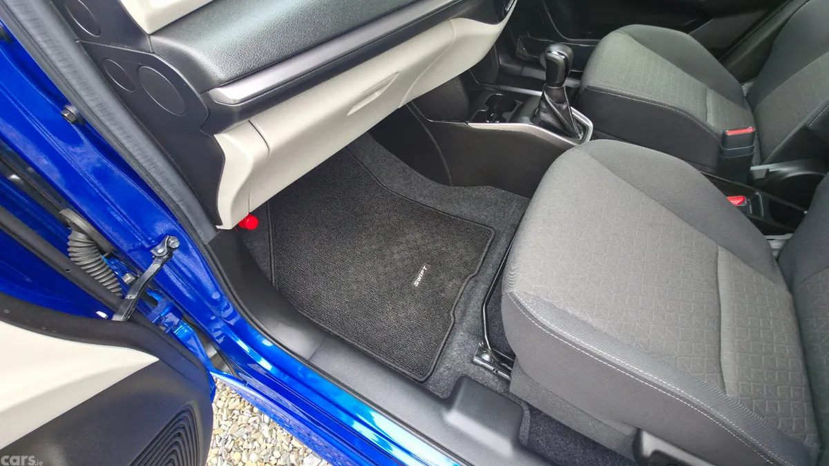 Suzuki Swift Hatchback, Petrol Hybrid, 2024, Blue