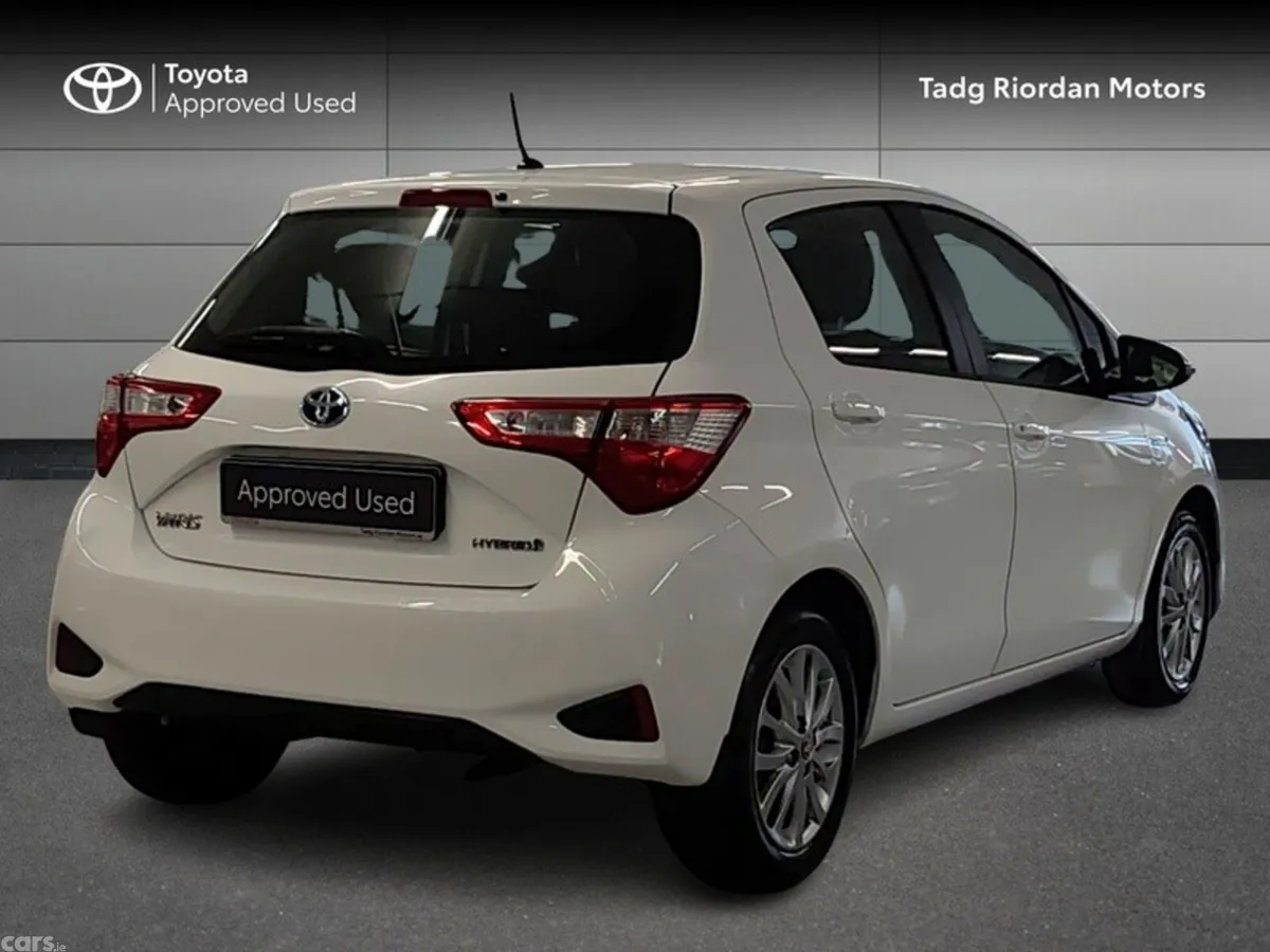 Toyota Yaris Hatchback, Petrol Hybrid, 2018, White