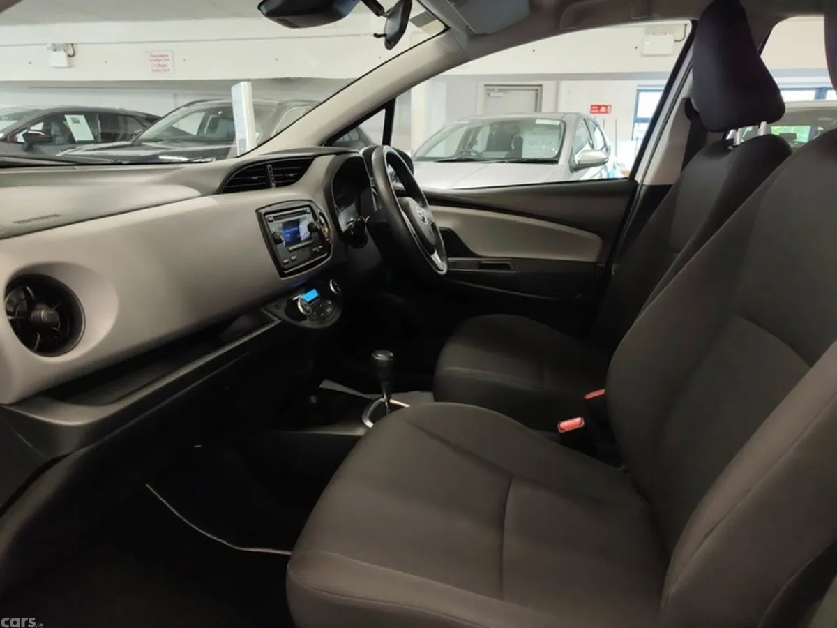 Toyota Yaris Hatchback, Petrol Hybrid, 2018, White