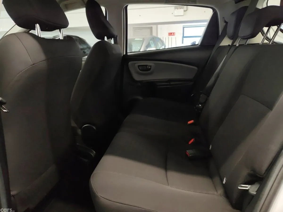 Toyota Yaris Hatchback, Petrol Hybrid, 2018, White