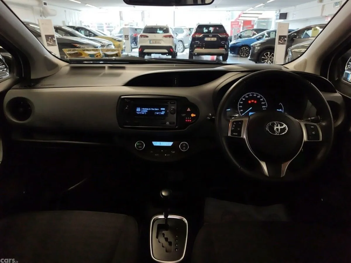 Toyota Yaris Hatchback, Petrol Hybrid, 2018, White
