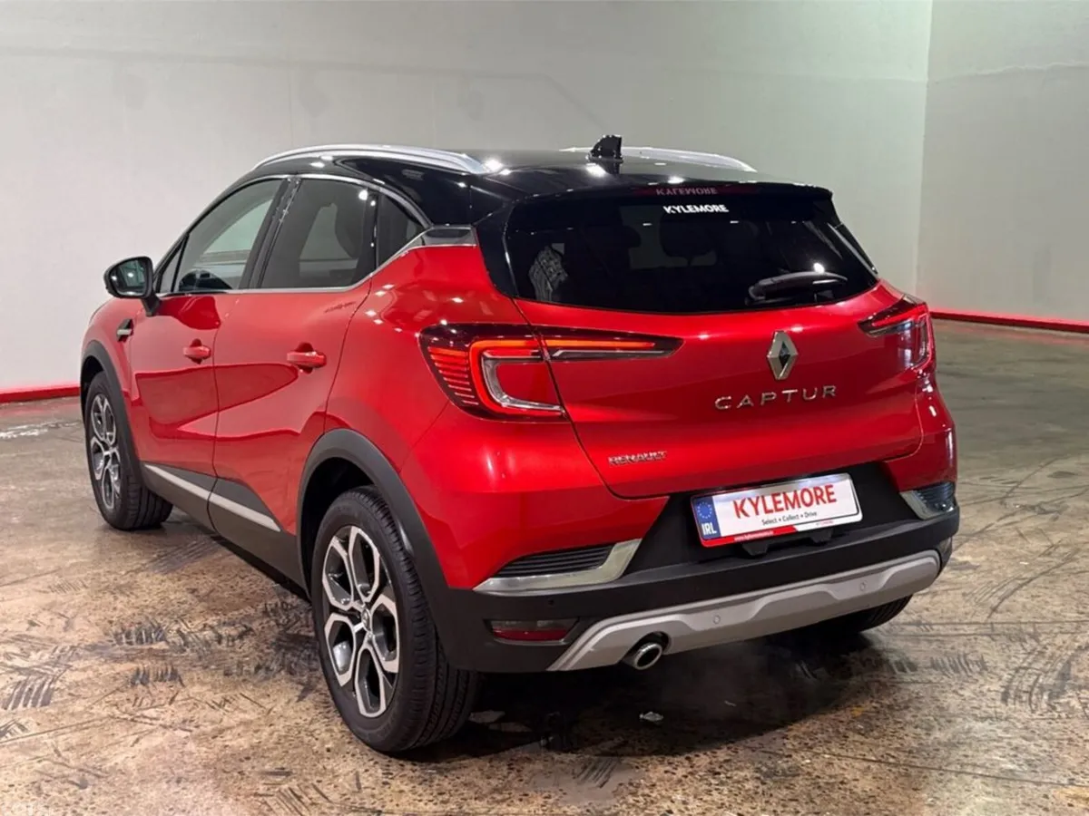 Renault Captur Hatchback, Petrol, 2021, Red