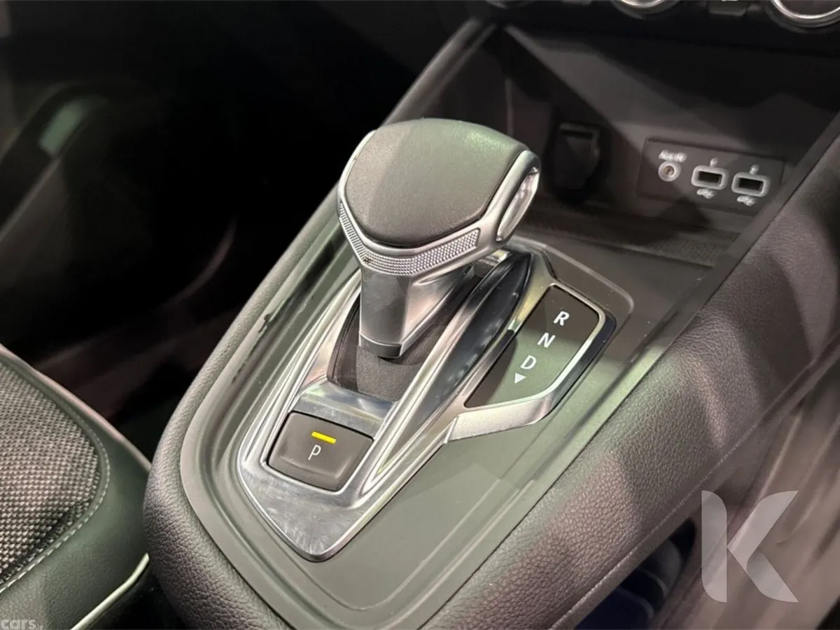 Renault Captur Hatchback, Petrol, 2021, Red