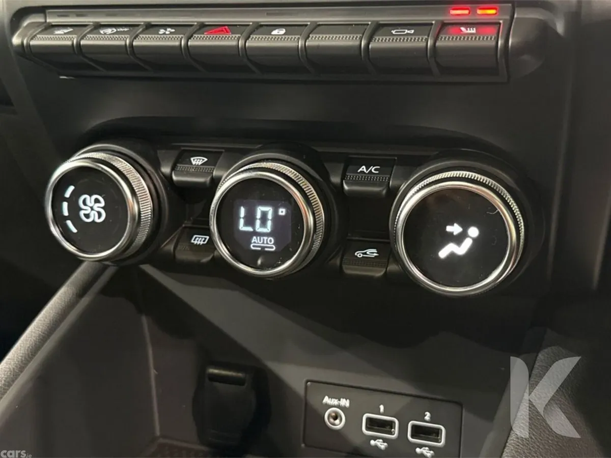 Renault Captur Hatchback, Petrol, 2021, Red