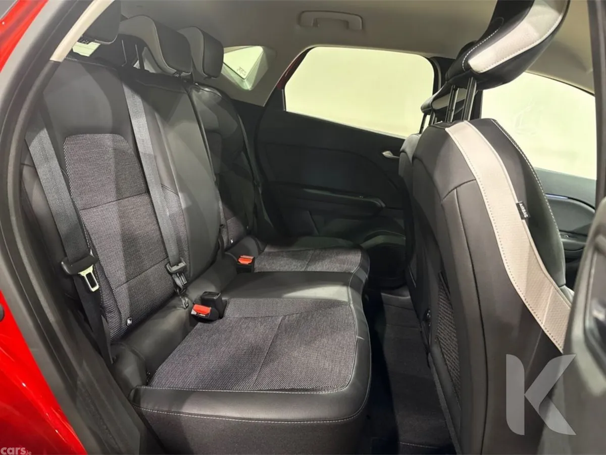 Renault Captur Hatchback, Petrol, 2021, Red