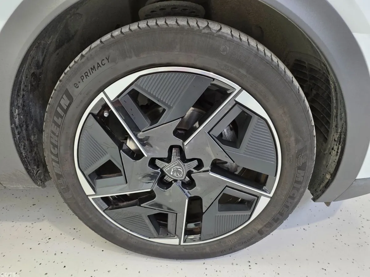 Peugeot 408 Hatchback, Petrol, 2024, White