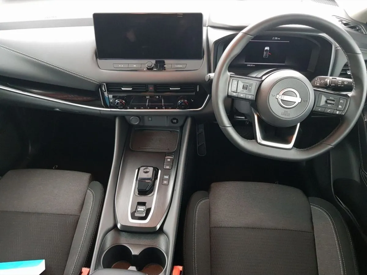Nissan Qashqai MPV, Petrol Hybrid, 2025, Red