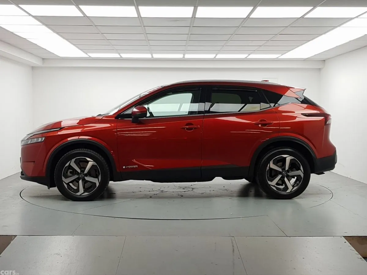 Nissan Qashqai MPV, Petrol Hybrid, 2025, Red
