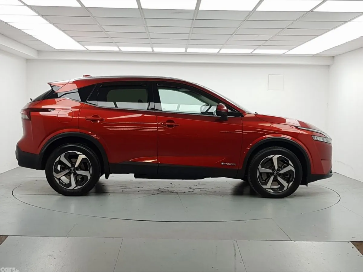Nissan Qashqai MPV, Petrol Hybrid, 2025, Red