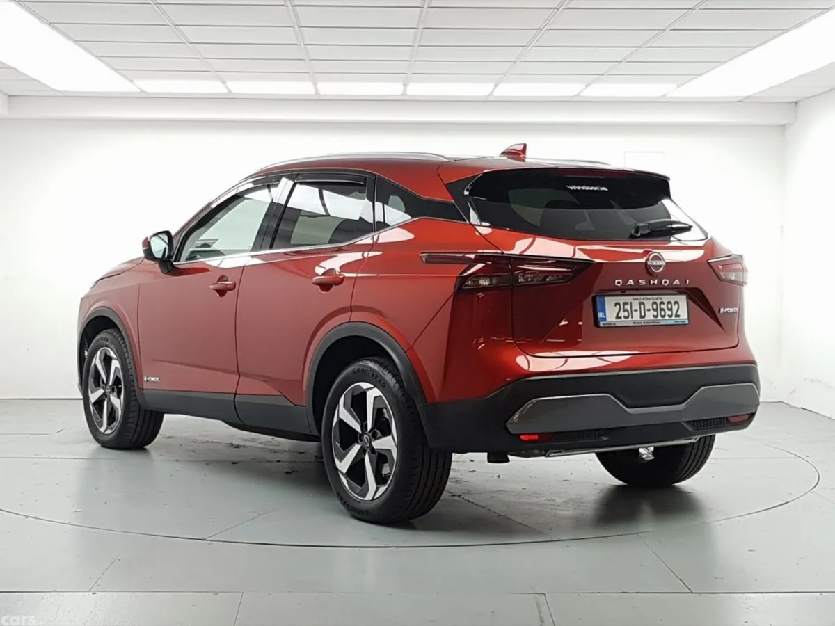 Nissan Qashqai MPV, Petrol Hybrid, 2025, Red
