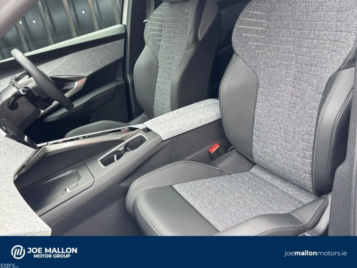 Peugeot 5008 MPV, Petrol, 2026, Grey