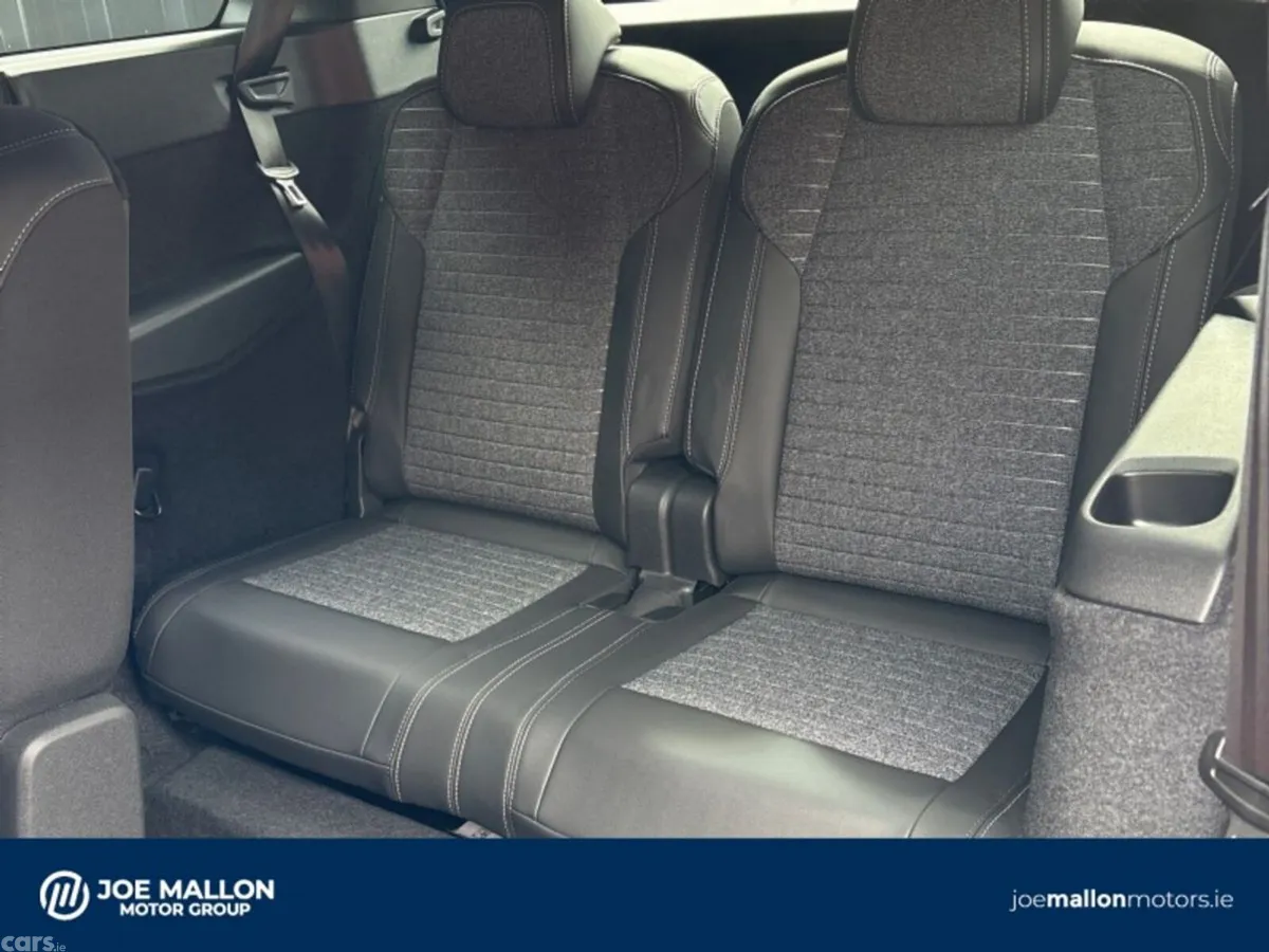 Peugeot 5008 MPV, Petrol, 2026, Grey