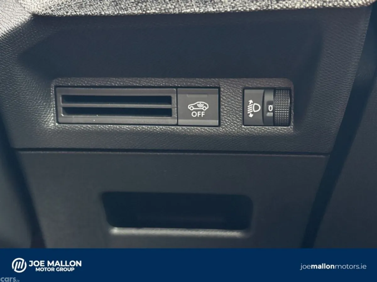 Peugeot 5008 MPV, Petrol, 2026, Grey