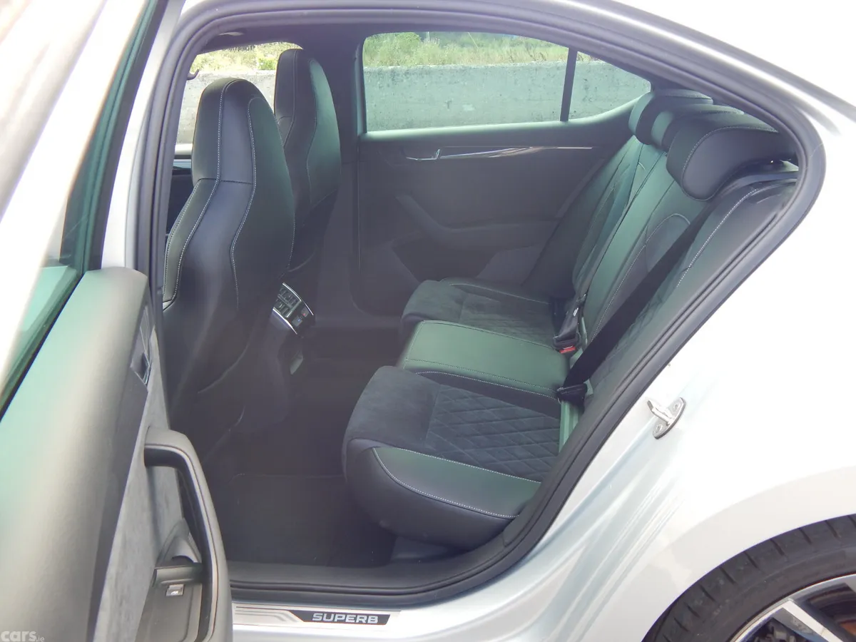 Skoda Superb Saloon, Diesel, 2019, Grey