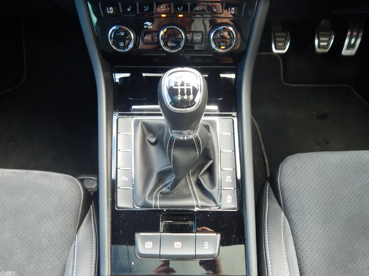 Skoda Superb Saloon, Diesel, 2019, Grey