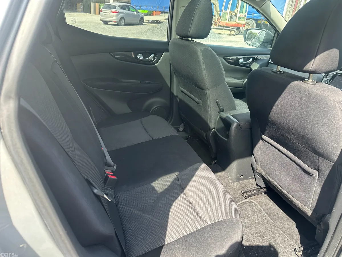 Nissan Qashqai SUV, Petrol, 2017, Silver