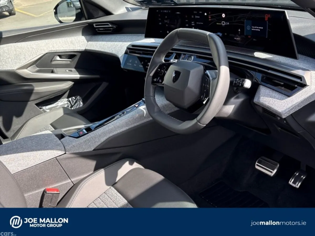 Peugeot 5008 MPV, Electric, 2026, Grey