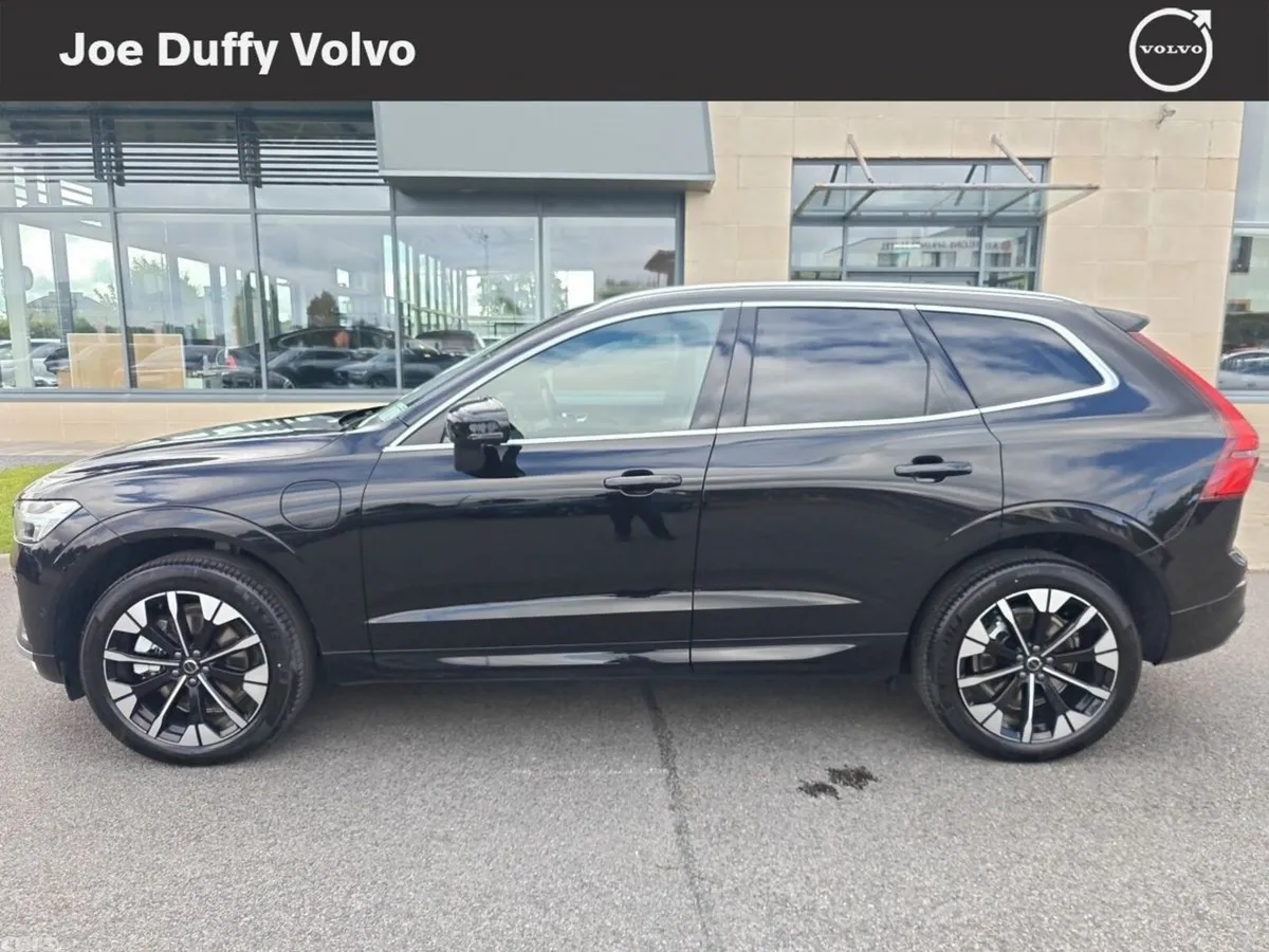 Volvo XC60 SUV, Petrol Plug-in Hybrid, 2026, Black