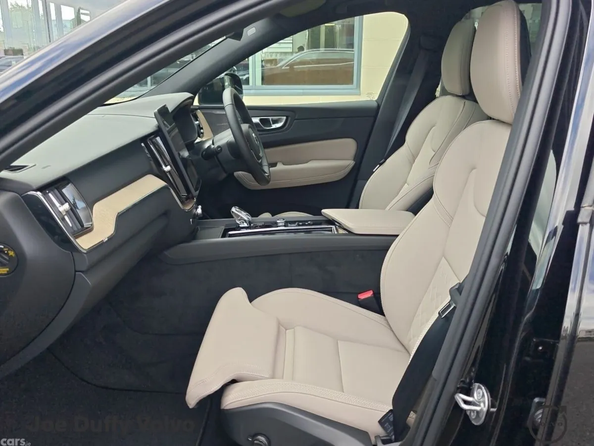 Volvo XC60 SUV, Petrol Plug-in Hybrid, 2026, Black