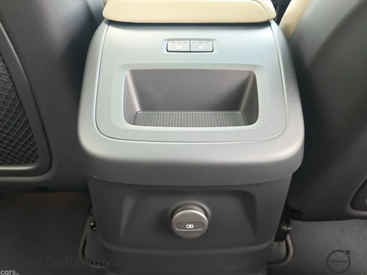 Volvo XC60 SUV, Petrol Plug-in Hybrid, 2026, Black
