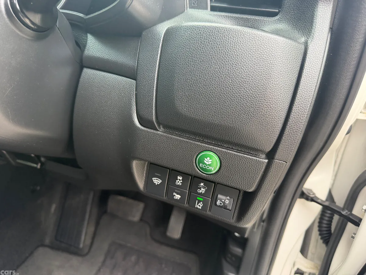 Honda Fit Hatchback, Petrol Hybrid, 2019, White