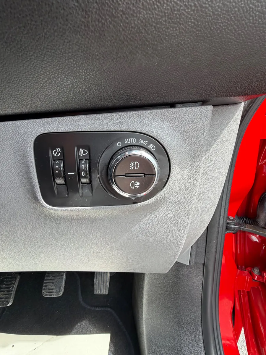 Opel Corsa Hatchback, Diesel, 2017, Red