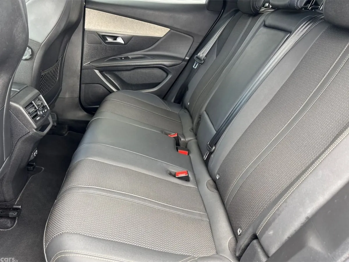 Peugeot 3008 MPV, Diesel, 2024, Grey