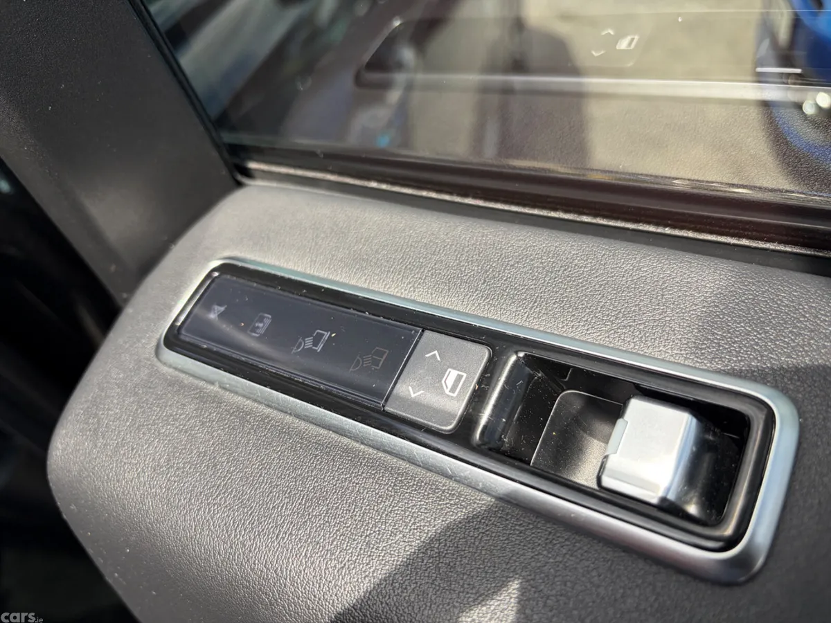 Land Rover Range Rover SUV, Petrol Hybrid, 2021, Black