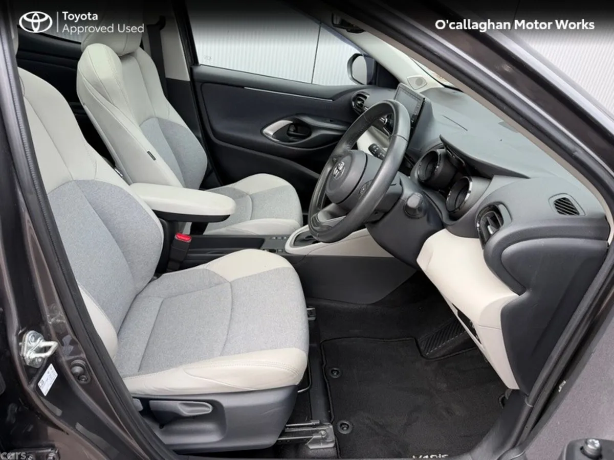 Toyota Yaris Hatchback, Petrol Hybrid, 2023, Grey