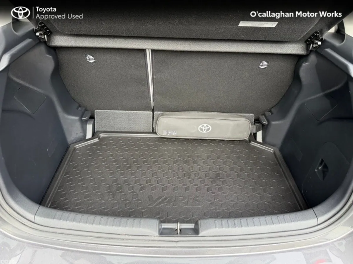 Toyota Yaris Hatchback, Petrol Hybrid, 2023, Grey