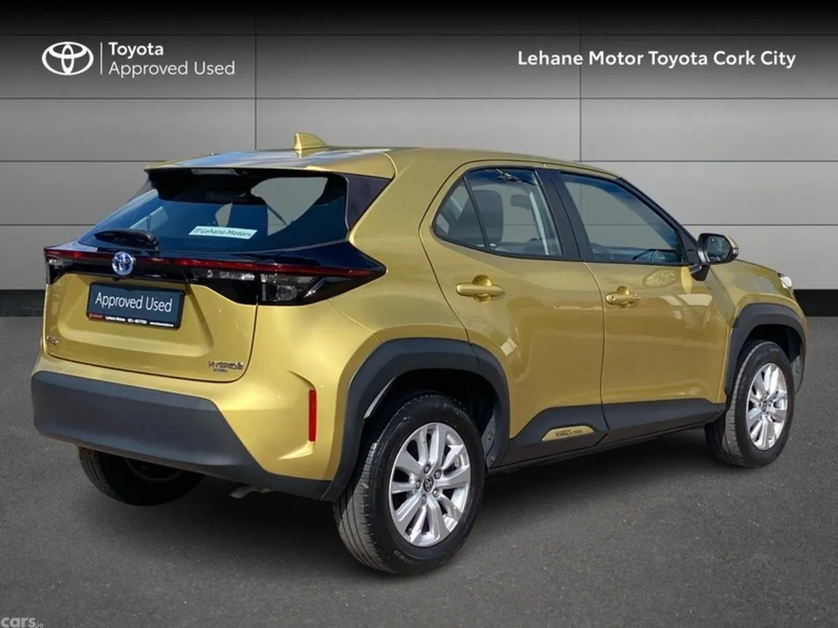 Toyota Yaris Cross Hatchback, Petrol Hybrid, 2023, Yellow