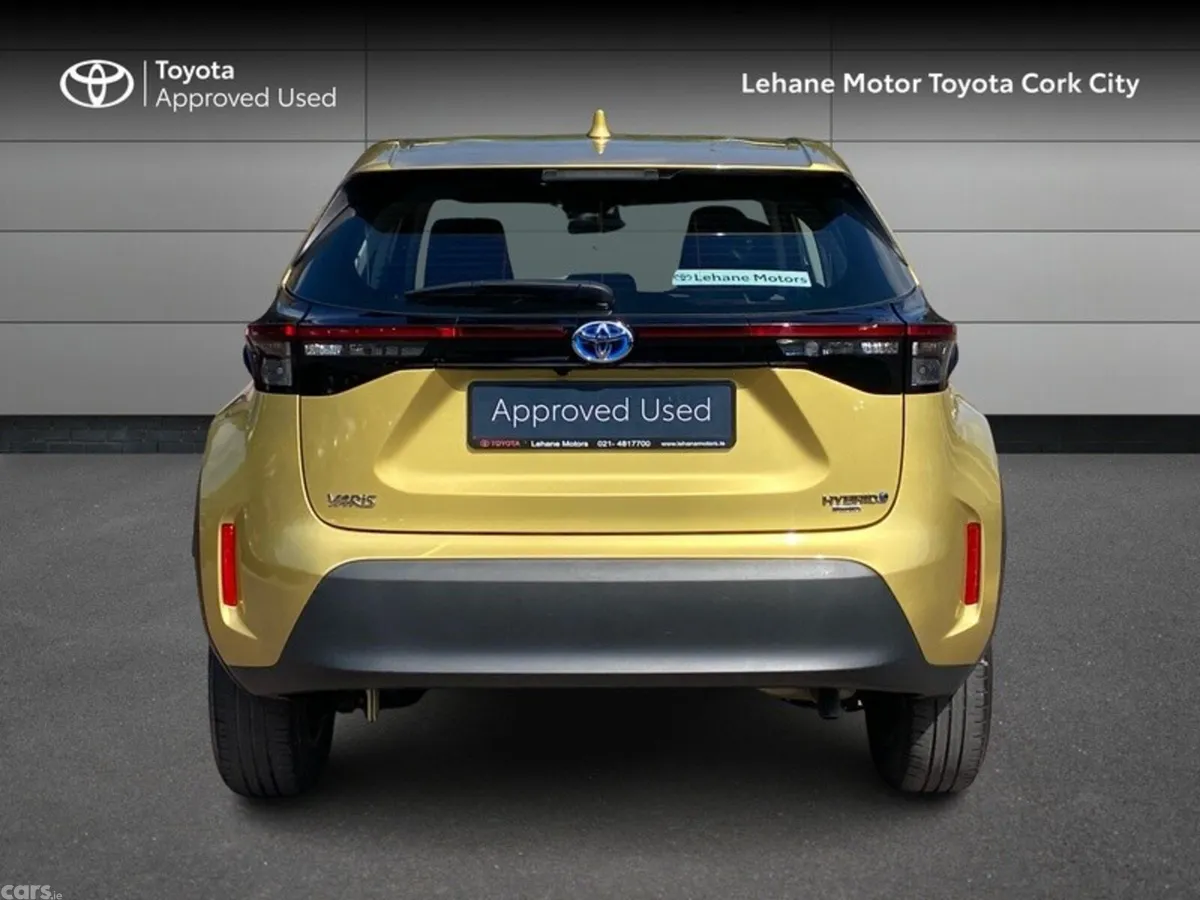 Toyota Yaris Cross Hatchback, Petrol Hybrid, 2023, Yellow