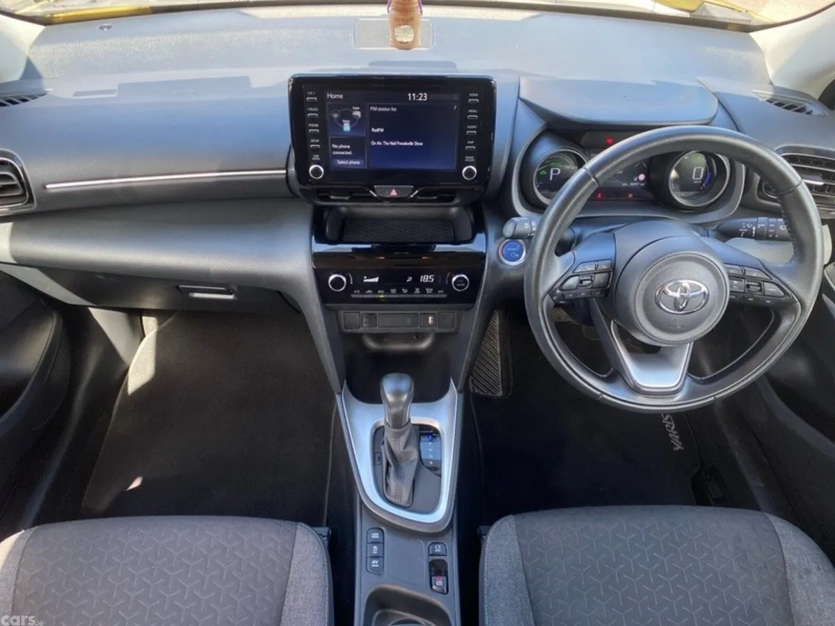 Toyota Yaris Cross Hatchback, Petrol Hybrid, 2023, Yellow