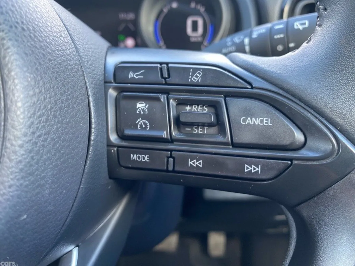 Toyota Yaris Cross Hatchback, Petrol Hybrid, 2023, Yellow