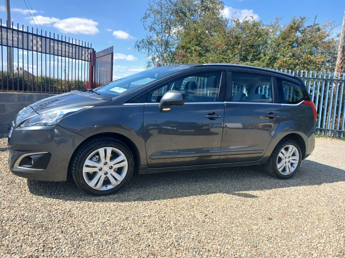 Peugeot 5008 MPV, Diesel, 2016, Grey