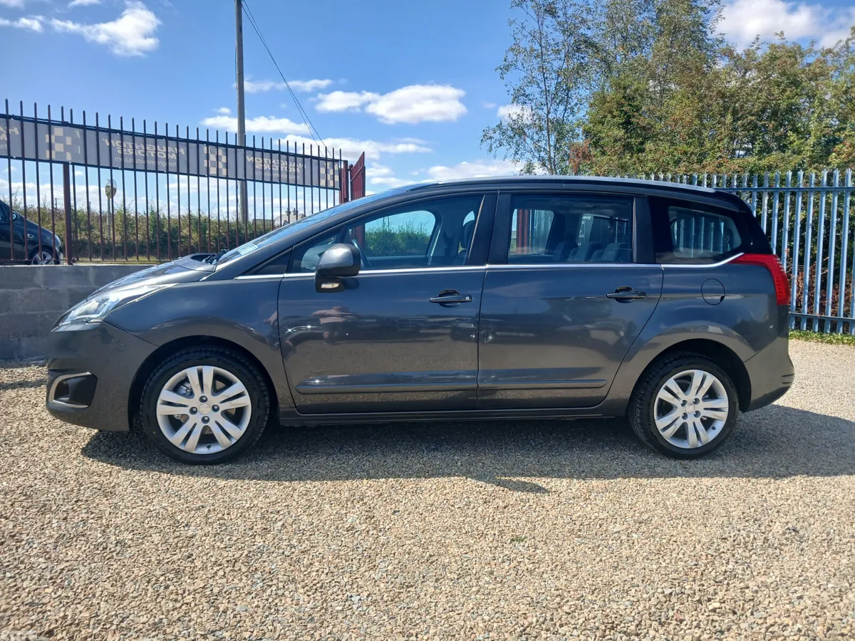 Peugeot 5008 MPV, Diesel, 2016, Grey