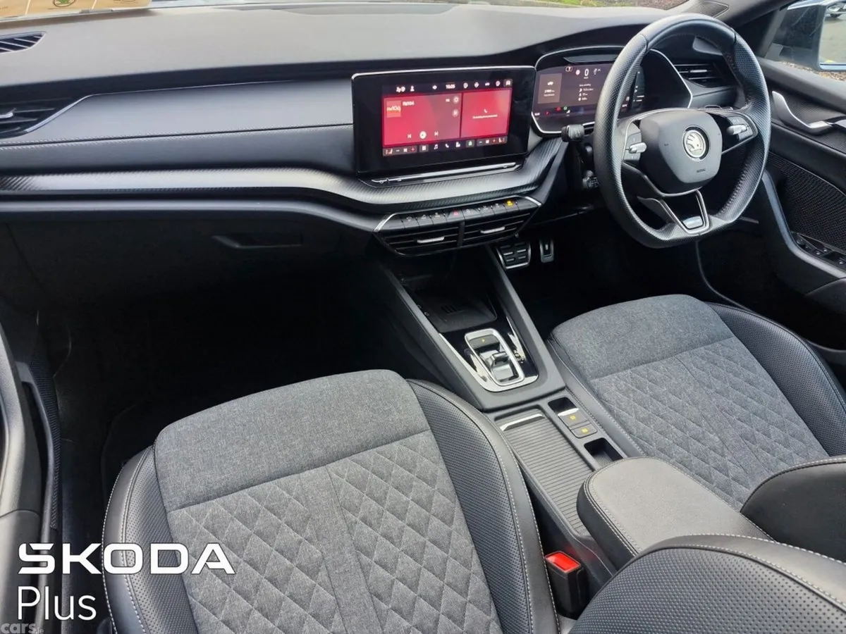 Skoda Octavia Saloon, Diesel, 2025, Silver