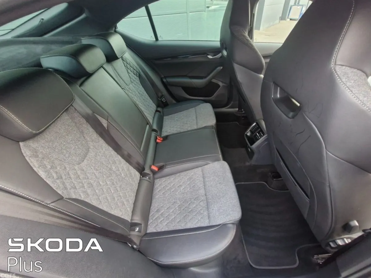 Skoda Octavia Saloon, Diesel, 2025, Silver
