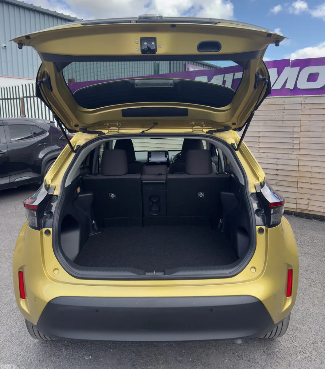 Toyota Yaris Cross SUV, Petrol Hybrid, 2021, Gold