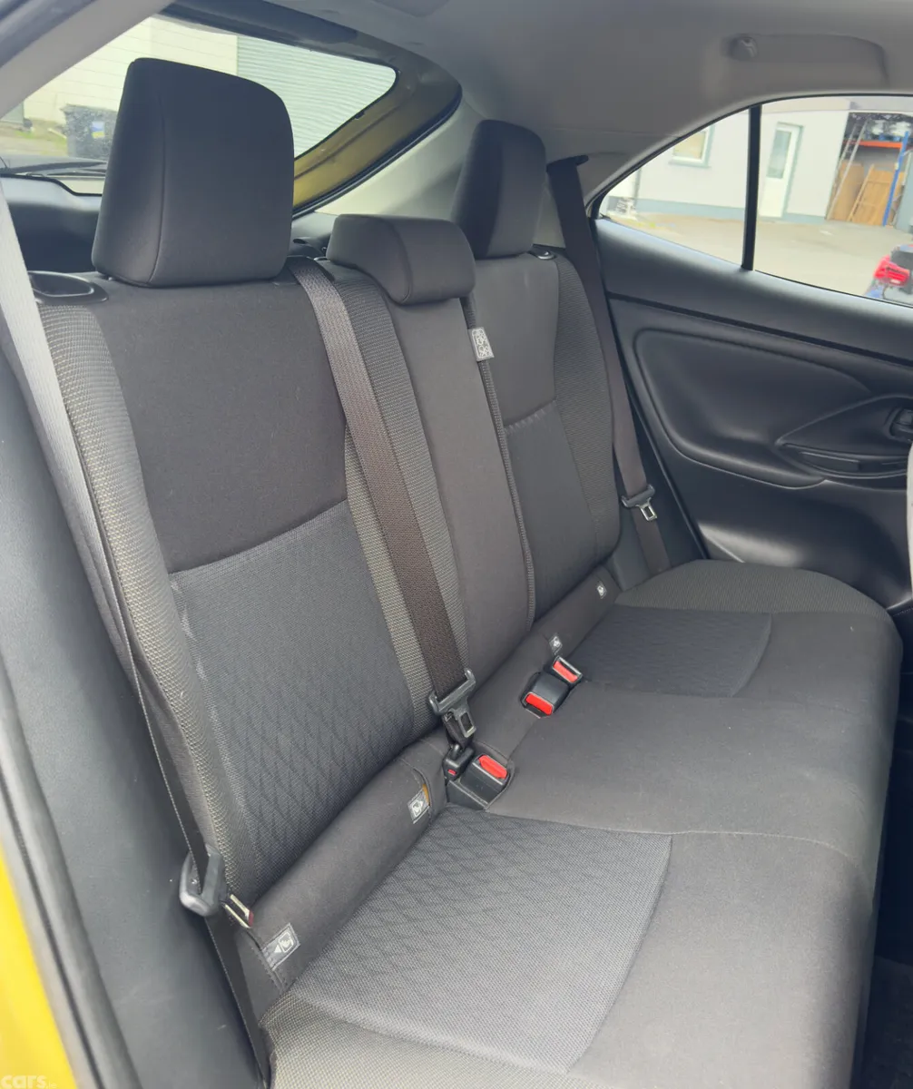 Toyota Yaris Cross SUV, Petrol Hybrid, 2021, Gold