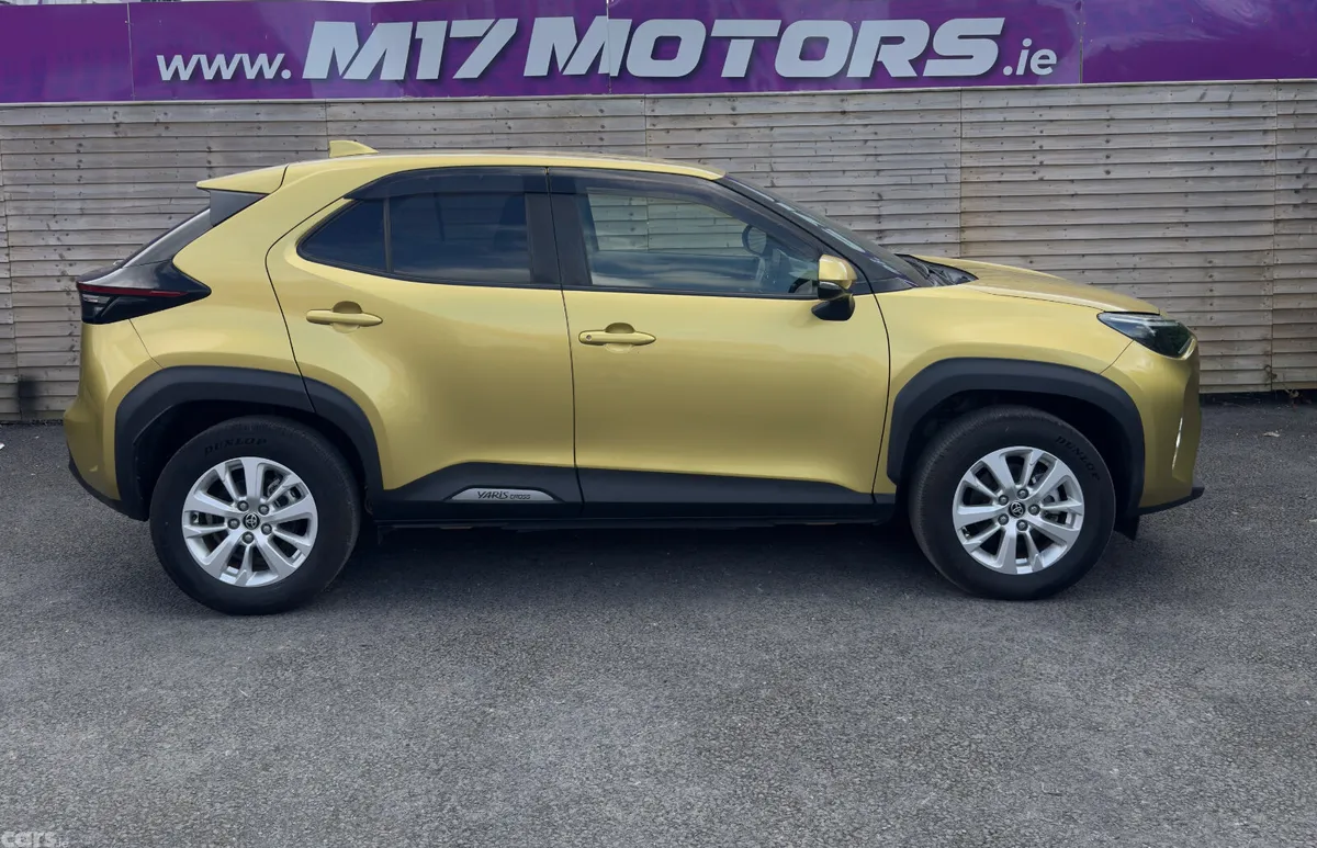 Toyota Yaris Cross SUV, Petrol Hybrid, 2021, Gold